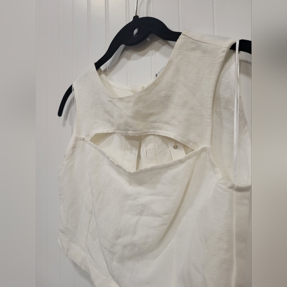 Crop Top With Button Back - Picture 5 of 5